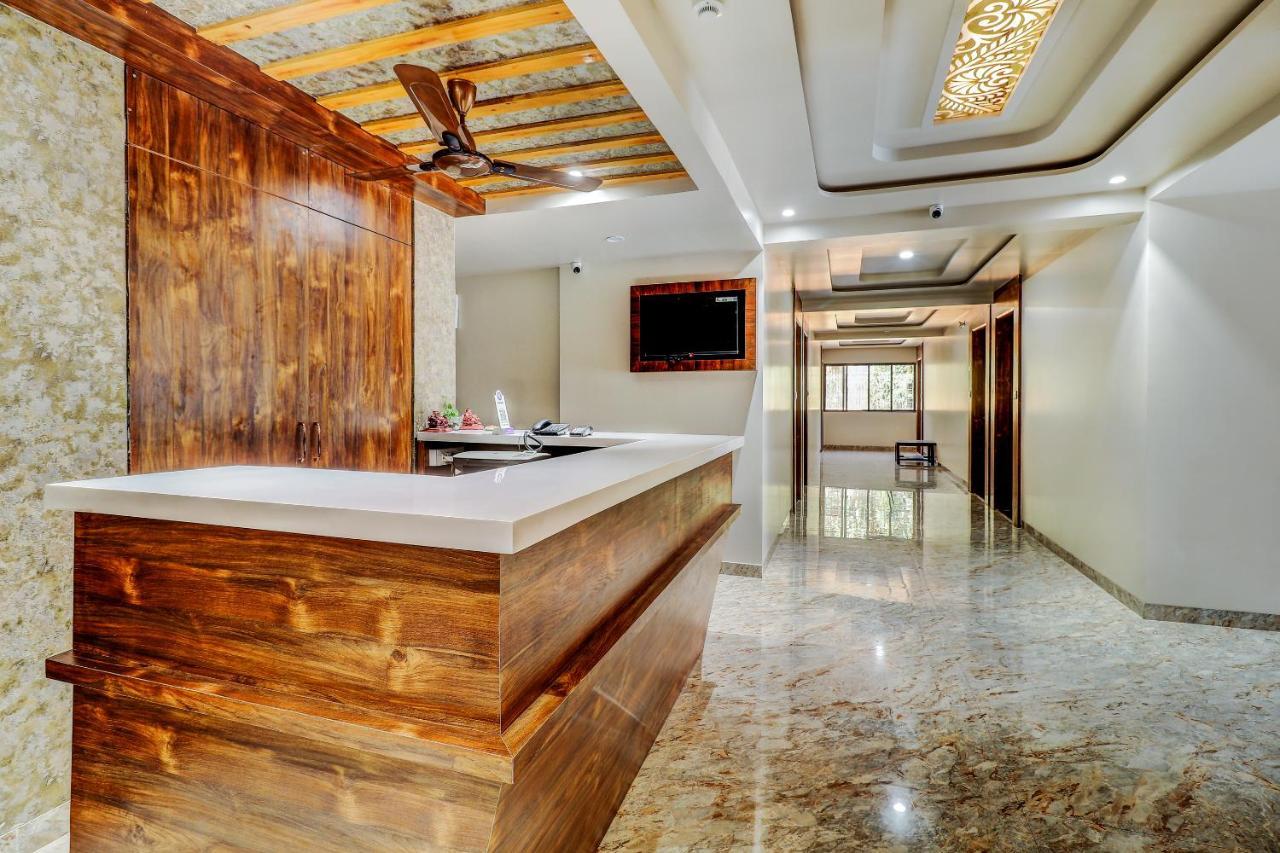 Hotel Apratim Lodging & Boarding Ulhāsnagar Екстериор снимка
