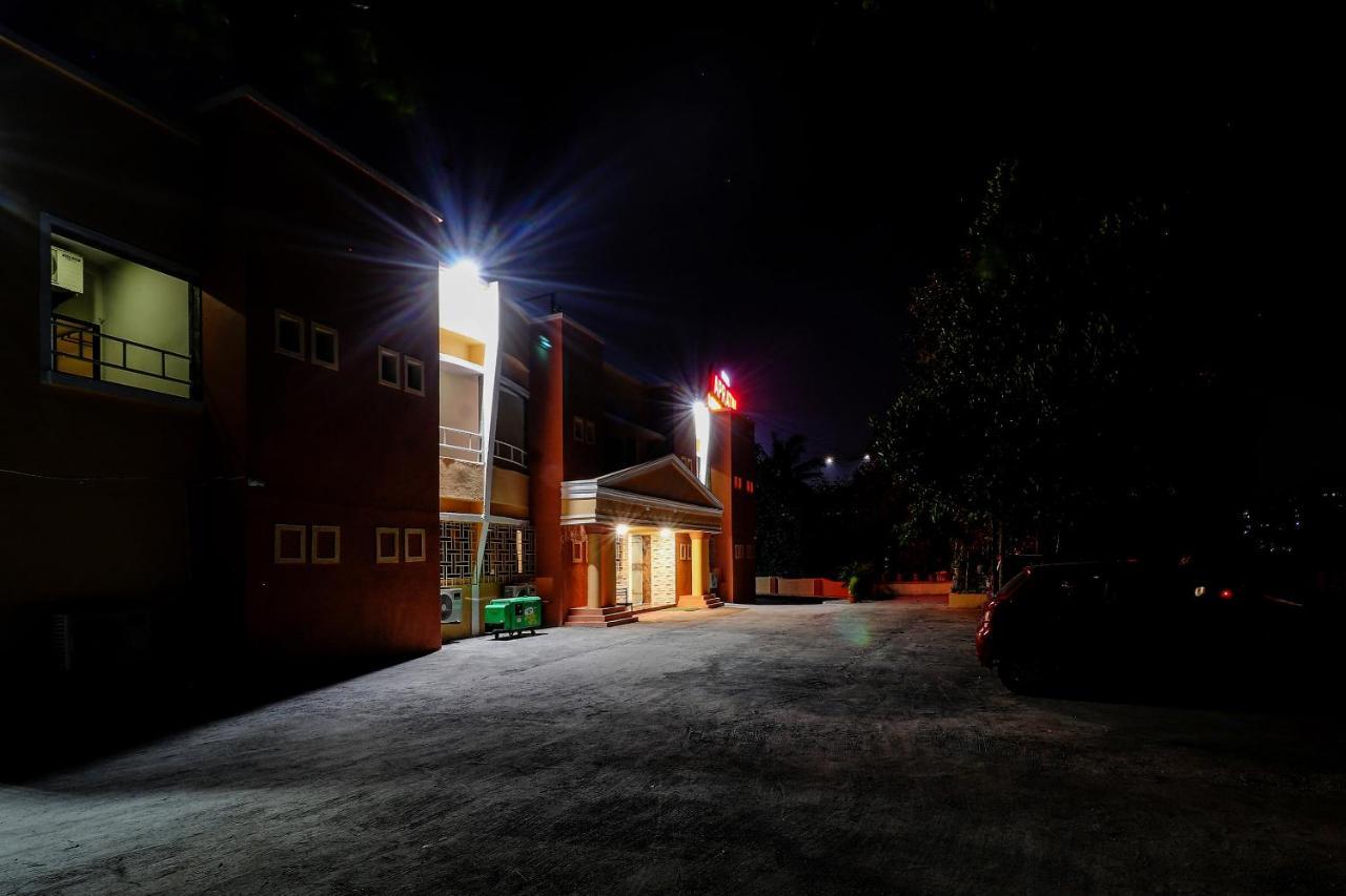 Hotel Apratim Lodging & Boarding Ulhāsnagar Екстериор снимка
