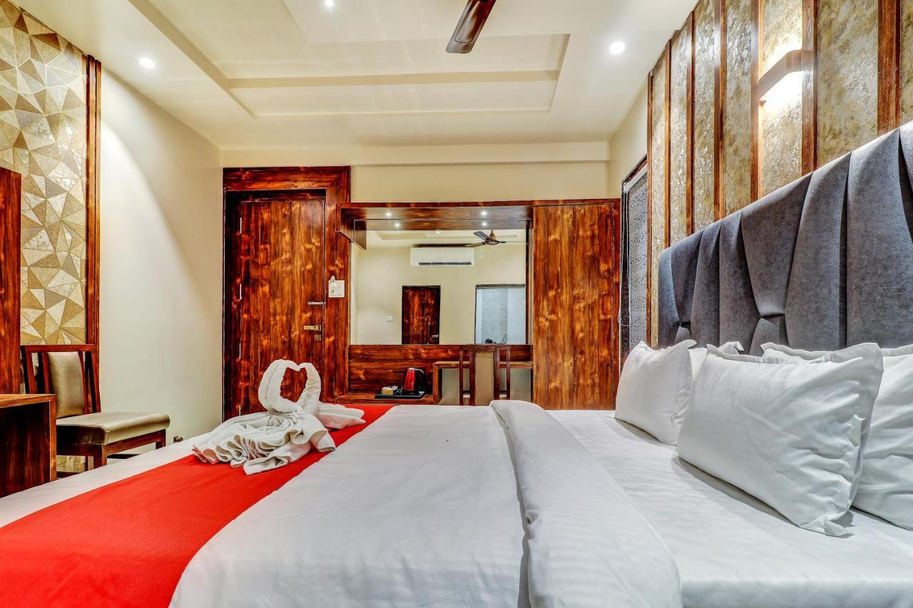 Hotel Apratim Lodging & Boarding Ulhāsnagar Екстериор снимка