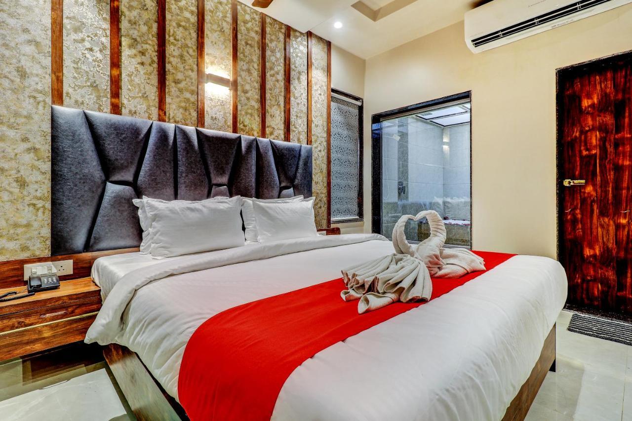 Hotel Apratim Lodging & Boarding Ulhāsnagar Екстериор снимка