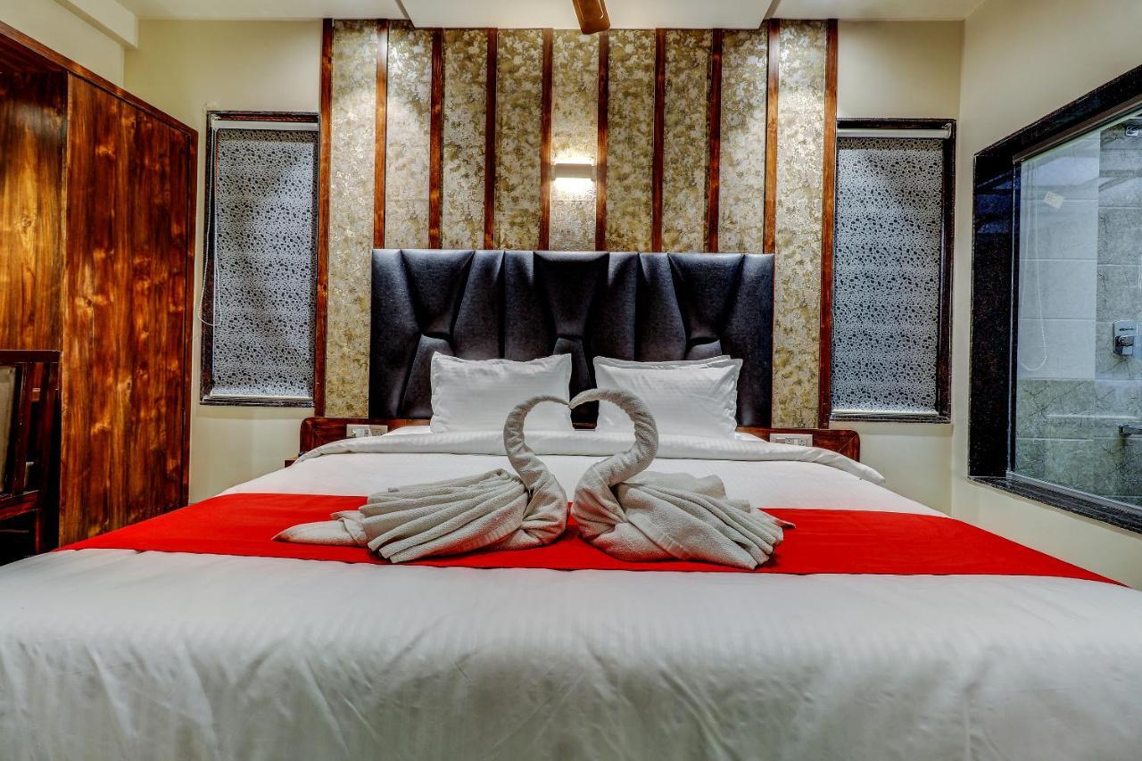 Hotel Apratim Lodging & Boarding Ulhāsnagar Екстериор снимка
