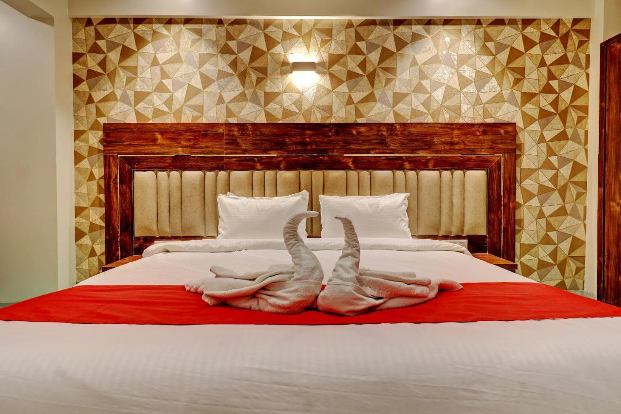 Hotel Apratim Lodging & Boarding Ulhāsnagar Екстериор снимка