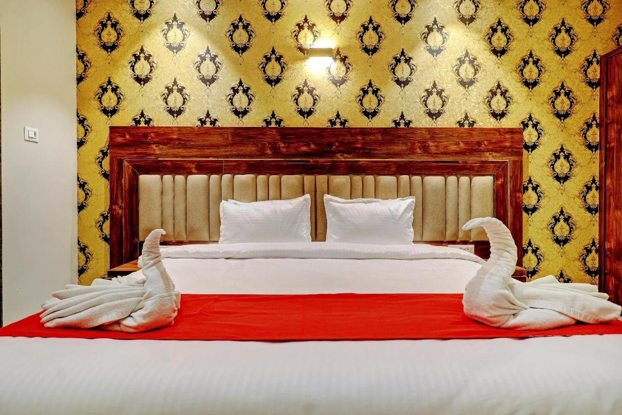 Hotel Apratim Lodging & Boarding Ulhāsnagar Екстериор снимка