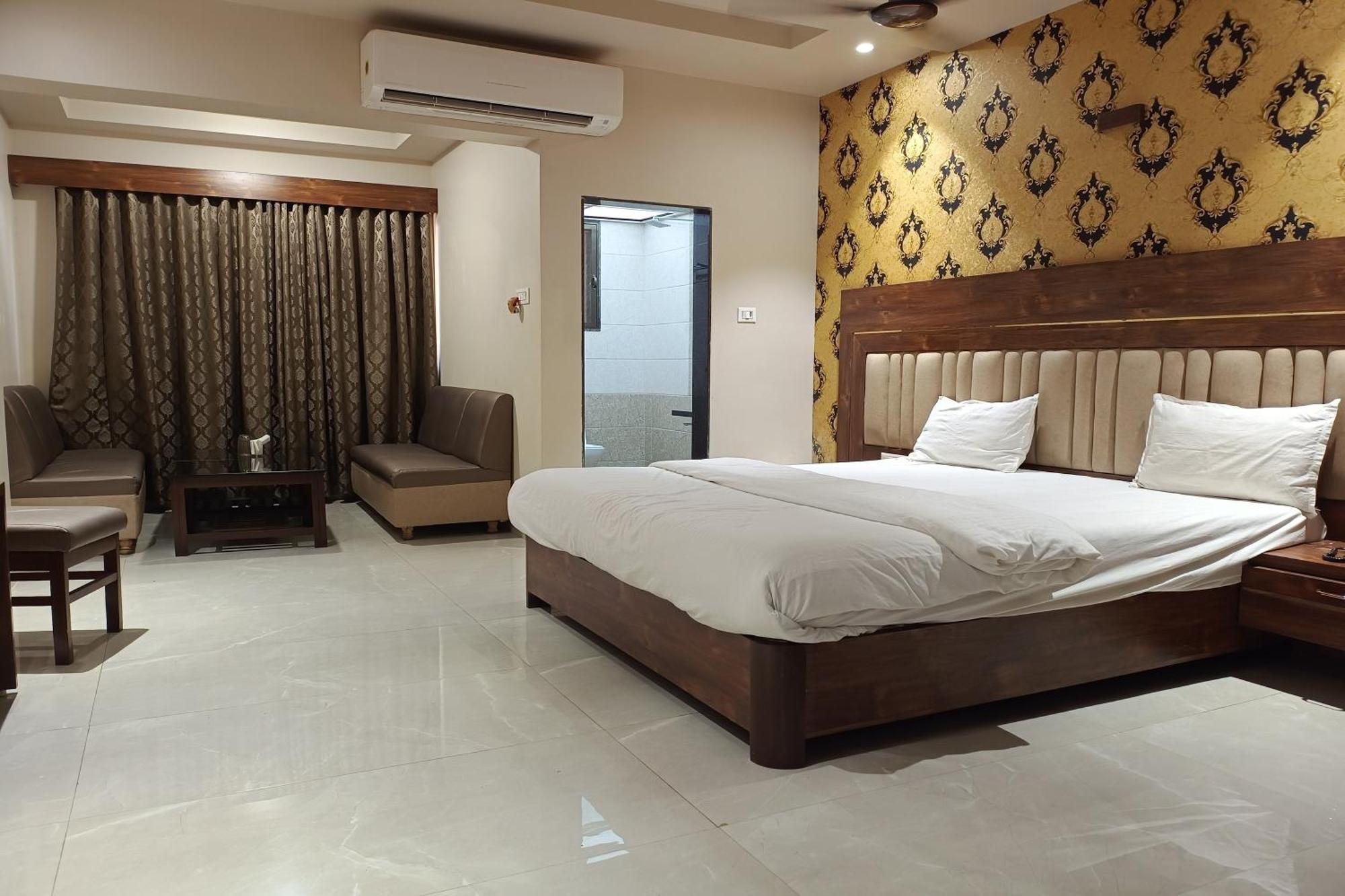 Hotel Apratim Lodging & Boarding Ulhāsnagar Екстериор снимка