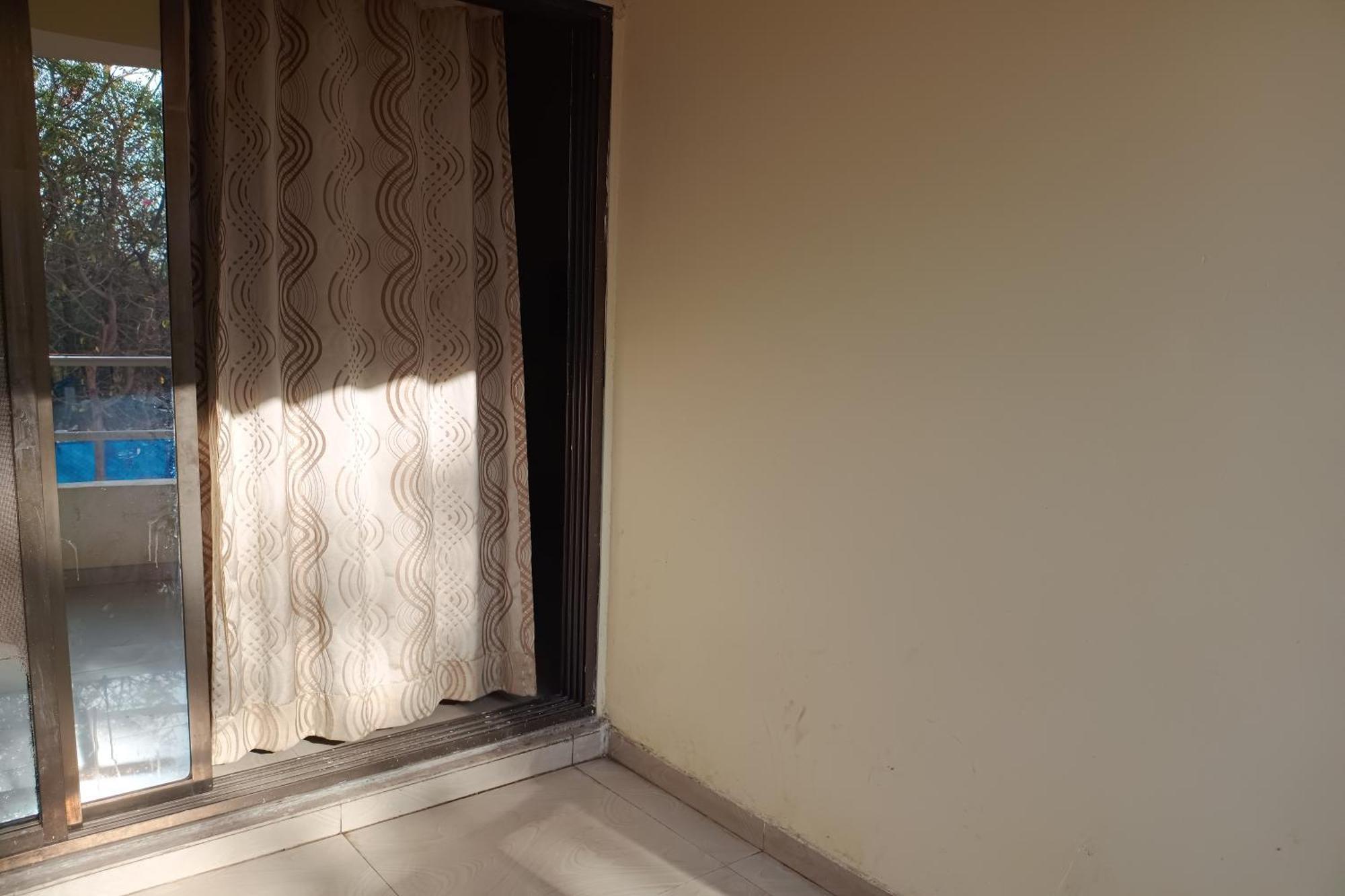 Hotel Apratim Lodging & Boarding Ulhāsnagar Екстериор снимка